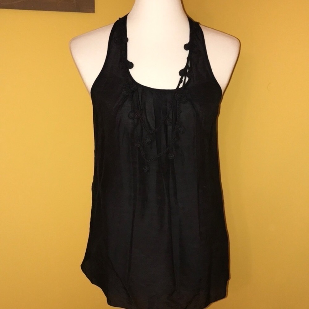 🌴 2/$15 or 3/$20 GAP black racerback blouse